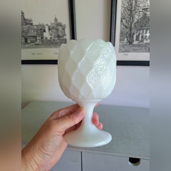 Harlequin Pattern flowerpot in vintage milk glass - Picture 3 of 9